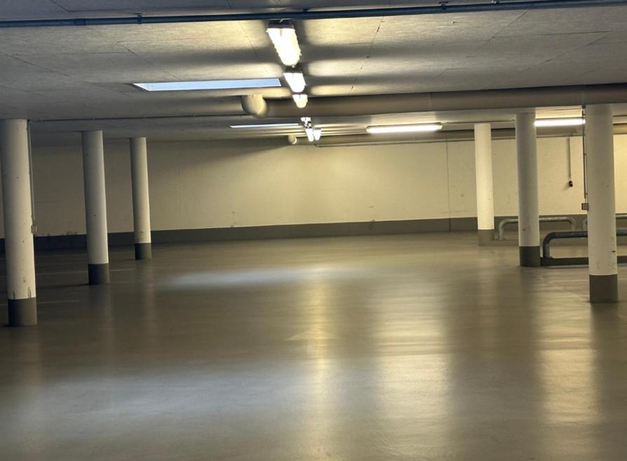 Professionell gereinigte Tiefgarage